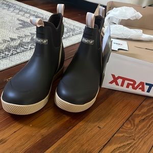 Men’s size 11 xtratuff
